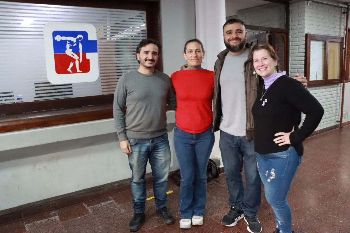 EN FÓRMULAS. Salomón Yatzkaier y Ana Di Lullo (izquierda), y Alejandro Báez y Pamela Medina Alvarez (derecha) compitieron en la histórica elección de autoridades.