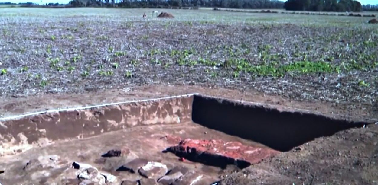 TAREA. Arqueólogos dividieron en cuadrículas el área del viejo pueblo.