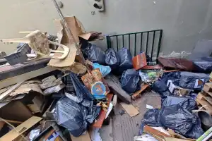 Camiones, secuestros y polémica en el TOF: retiraron cientos de kilos de material del subsuelo judicial