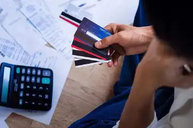 Refinanciar o pagar el mínimo: cuál es la mejor opción si tenés deuda en la tarjeta