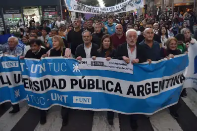 Mirá las mejores imágenes de la Marcha Federal Universitaria en Tucumán