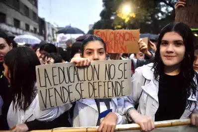 En la previa a la marcha, qué opinan los estudiantes tucumanos sobre el conflicto universitario