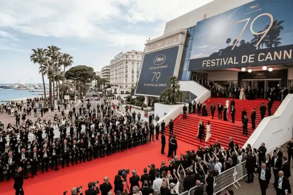 Cannes levanta el telón con estrellas y cine de autor