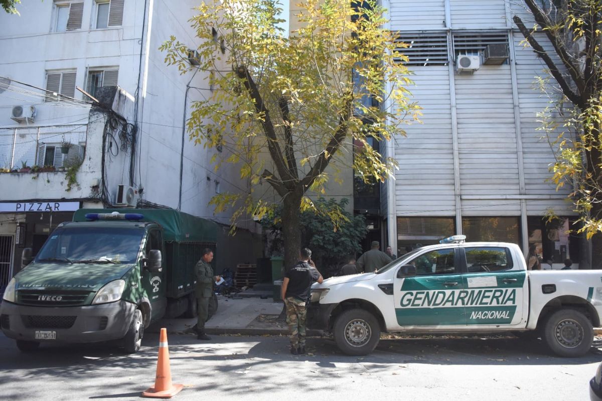 Los camiones de Gendarmería Nacional tranajaron durante toda la mañana. FOTO DE LA GACETA ANALÍA JARAMILLO