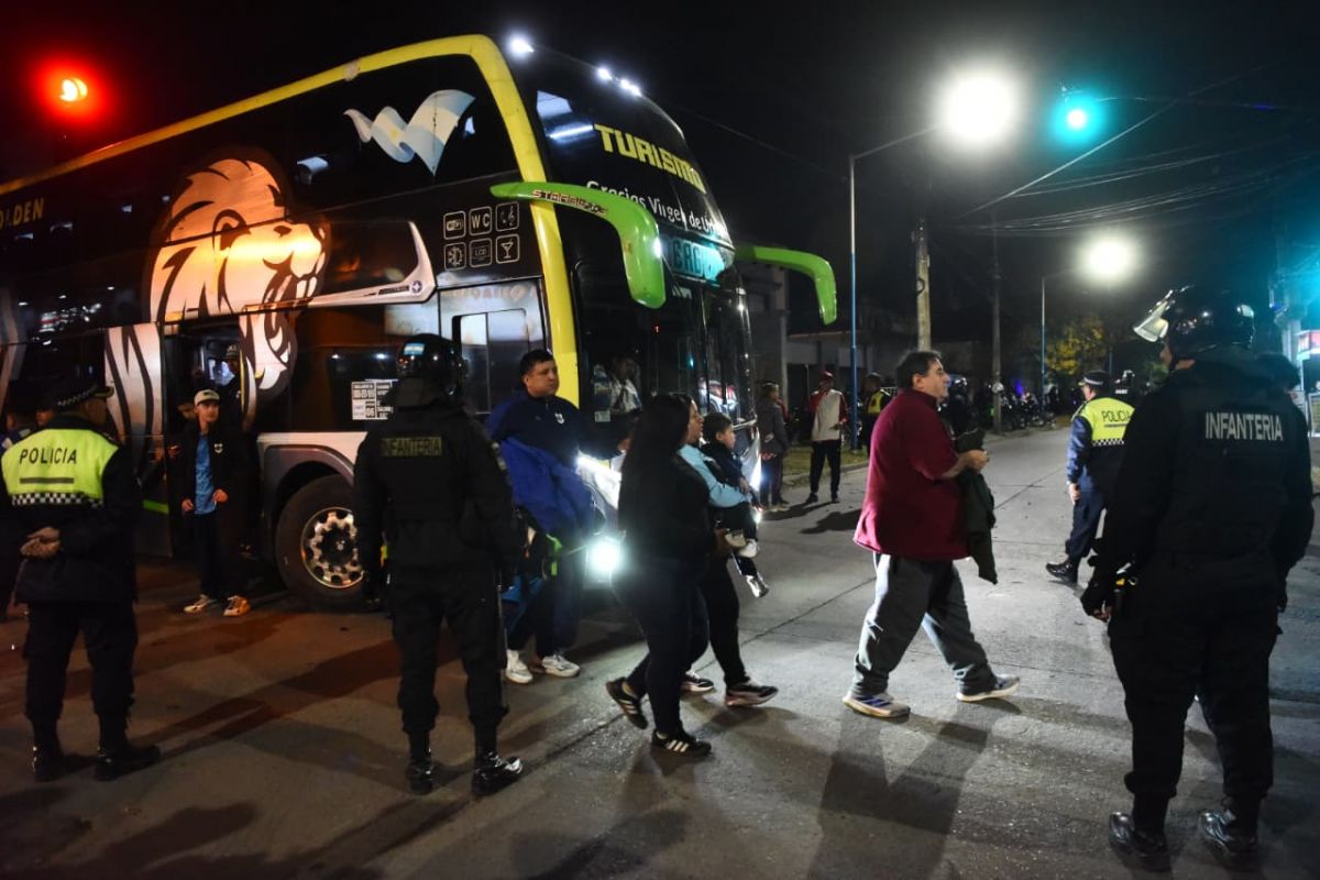 Un periodista de LA GACETA fue agredido por Infantería en la previa del partido de San Martín contra Gimnasia de Jujuy
