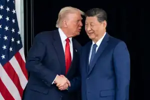 Caía de la popularidad del mandatario: Trump viaja a China con necesidad de victorias