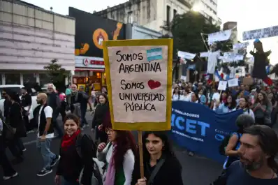 El decano de Medicina de la UNT alertó por el éxodo docente: “Es como cerrar 20 ingenios”