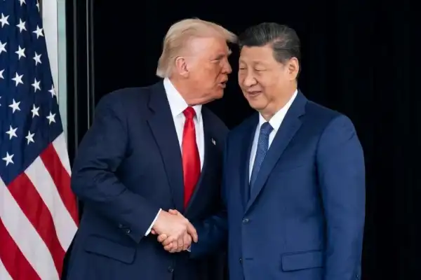 Caída de la popularidad del mandatario: Trump viaja a China con necesidad de victorias