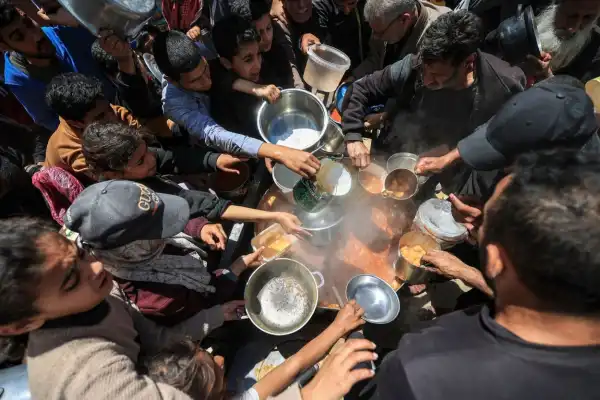 Los conflictos y la violencia desplazan a más gente que los desastres naturales