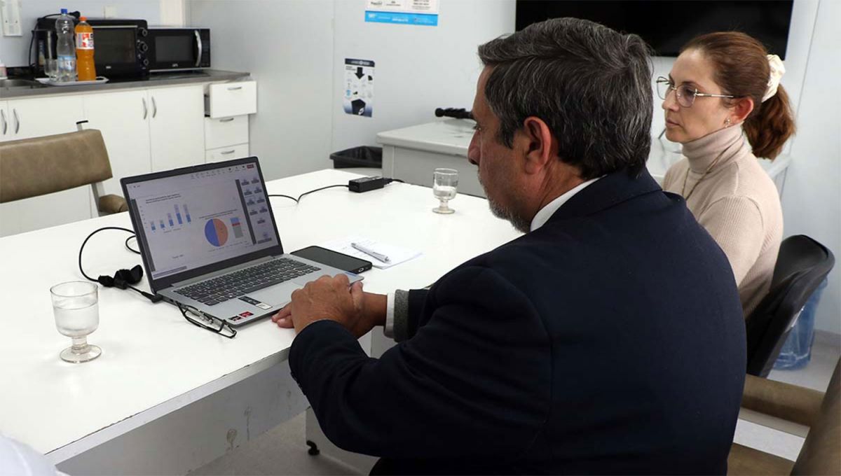 REPORTES. El ministro Medina Ruiz encabezó la sala de situación sanitaria realizada en el Hospital de Lomas de Tafí.