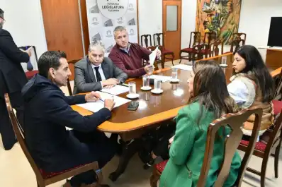 La protección contra injurias en las redes no será para funcionarios