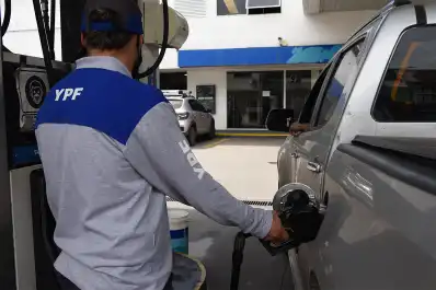 ¿Qué es el buffer de precios que empleará YPF por 45 días en todos los surtidores del país?