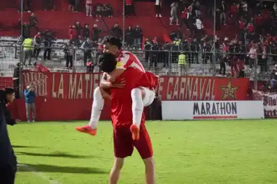 La emotiva historia del alcanzapelotas de San Martín que fue clave en el triunfo contra Gimnasia de Jujuy
