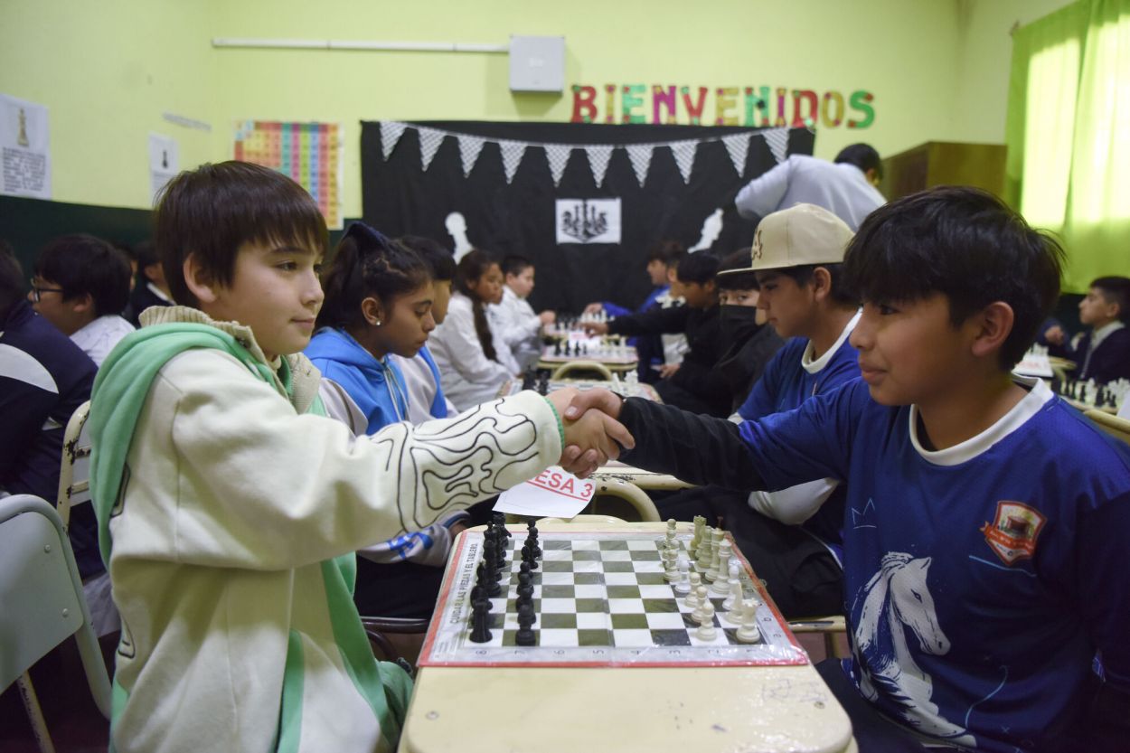 Ajedrez en la escuela: el juego que ayuda a los chicos a pensar