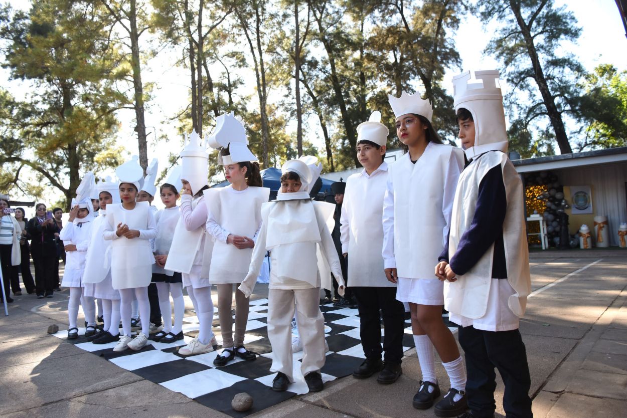 Ajedrez en la escuela: el juego que ayuda a los chicos a pensar