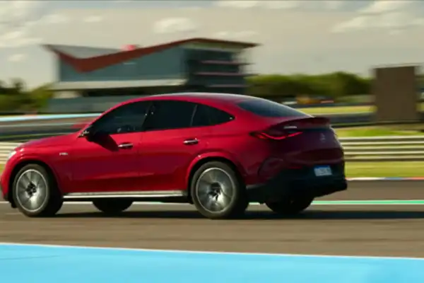 Cómo el CEO de Mercedes-Benz, Daniel Herrero, convenció a LA GACETA de acelerar a 205 km/h