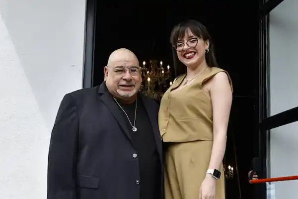 Roly Serrano habló de su historia de amor con su novia 44 años más joven: “Es lo mejor que me pasó”