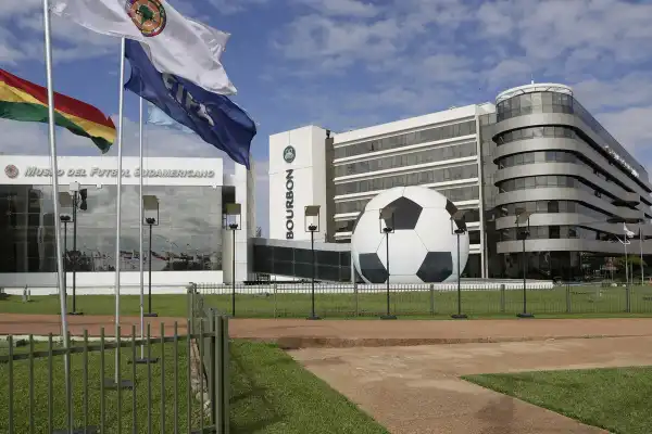 Un diario paraguayo denuncia persecución judicial tras investigar posible corrupción en la Conmebol