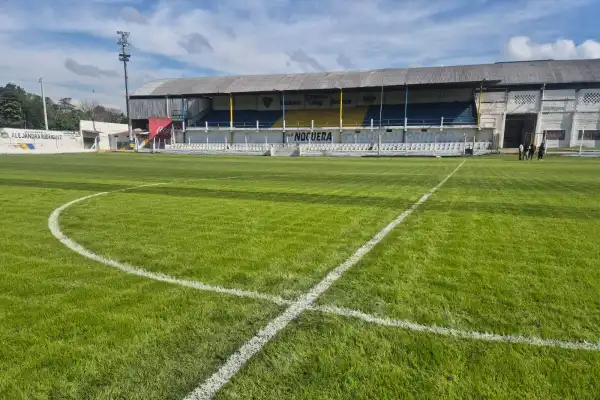 Villa Mitre inaugura la renovación integral de su campo de juego en el clásico taficeño