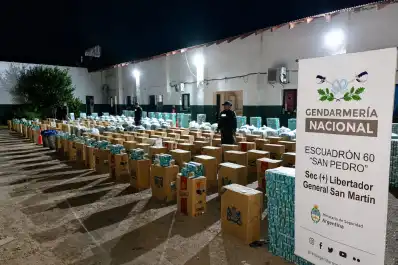 Envían 122.500 paquetes de cigarrillos y 420 kilos de hojas de coca ocultos en encomiendas