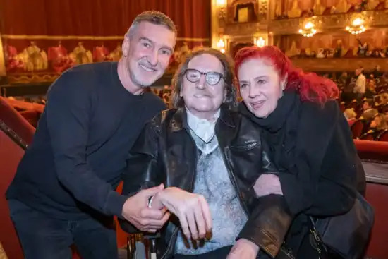 El emotivo reencuentro entre Charly García y Julio Bocca en el Teatro Colón