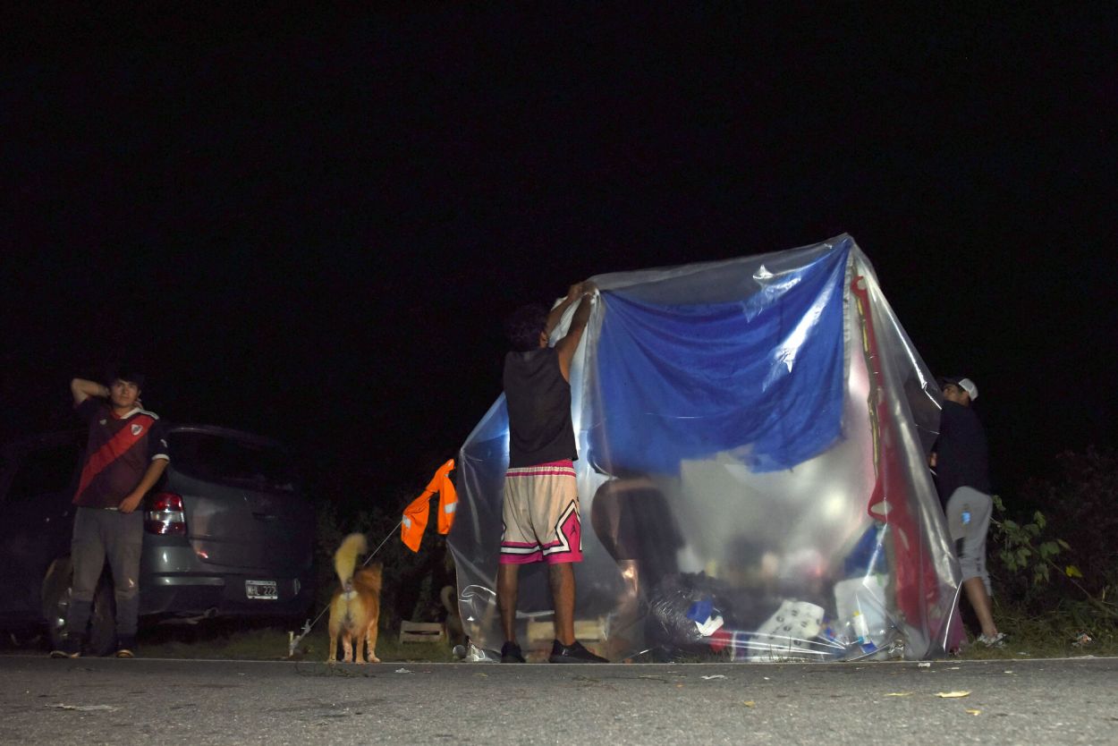 RUTA 157. Campamentos improvisados en los últimos anegamientos.