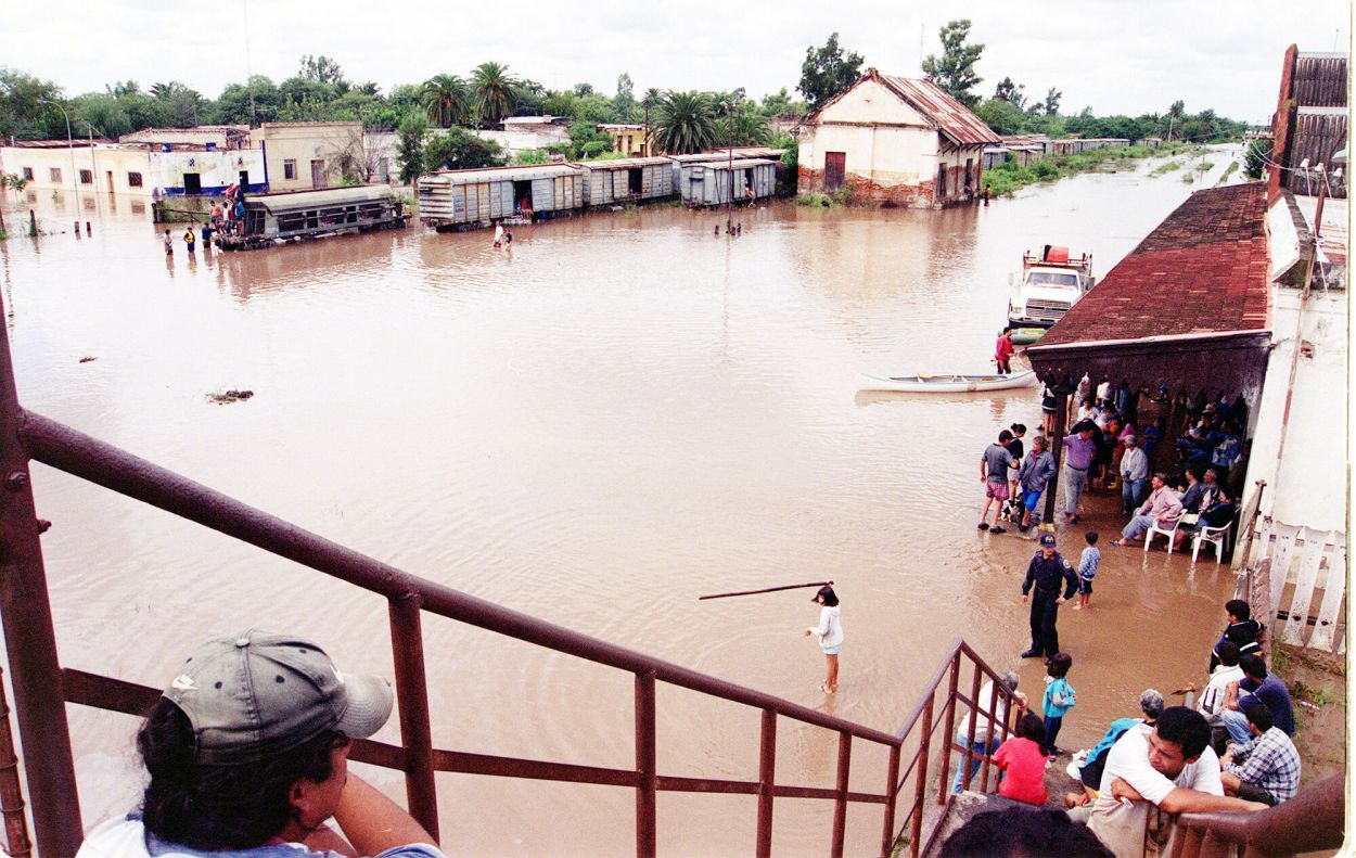 LA ESTACIÓN. El amparo en las inundaciones -archivo 2000-.