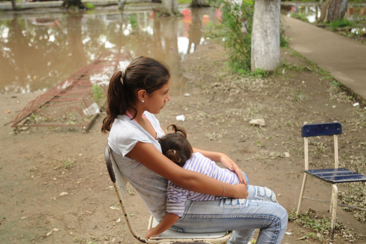 TRISTEZA. Las familias deben comenzar de cero tras la crecida de 2017.