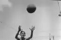 Recuerdos fotográficos: una figura del básquet de Tucumán, fotografiada en 1937