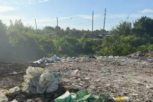 Contaminación ambiental: sancionan empresas por tirar escombros en el río Salí