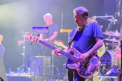 Los Fabulosos Cadillacs volvieron a Tucumán: una emotiva fiesta generacional arriba y abajo del escenario