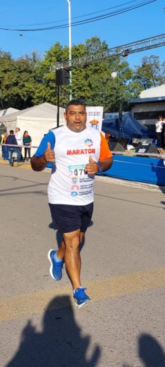 Pesaba más de 135 kilos, no le interesaba el deporte, se sumó al running y festejó en los 21k Yerba Buena