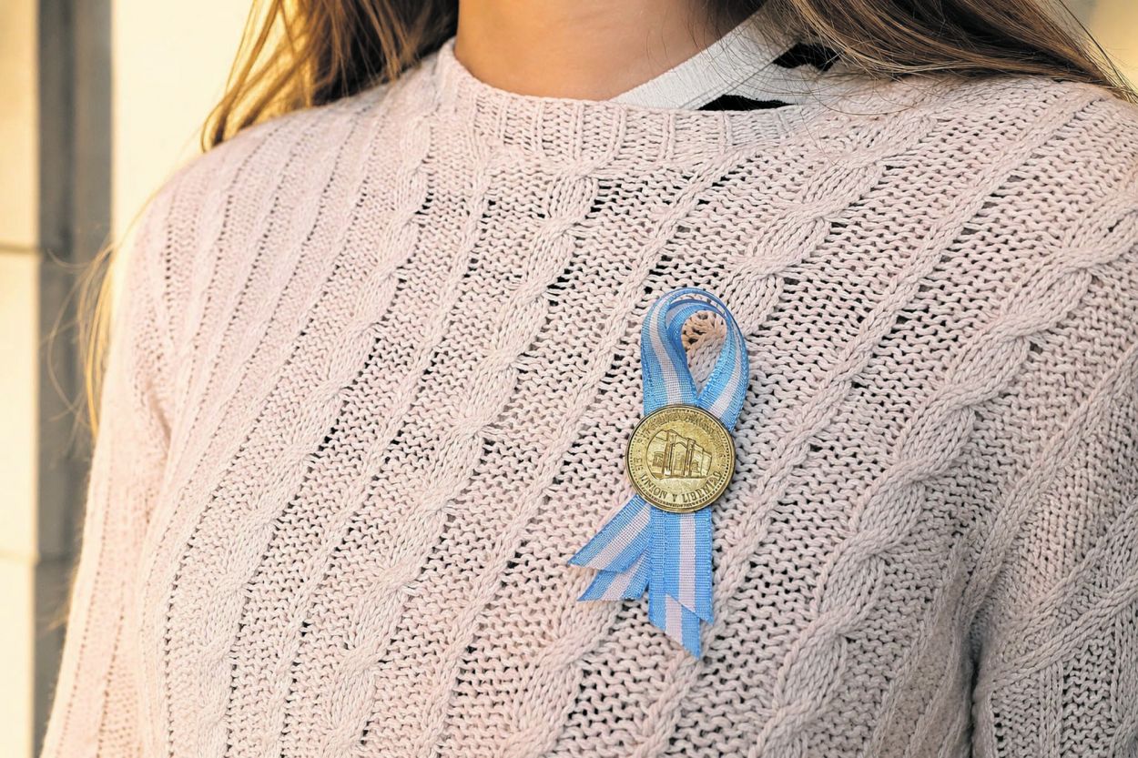FUNCIÓN. En La López se resignifica el símbolo como accesorio cotidiano.