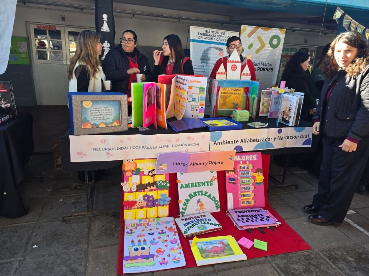 TERCIARIO. En la carrera de Nivel Inicial se hacen libros para alfabetizar.