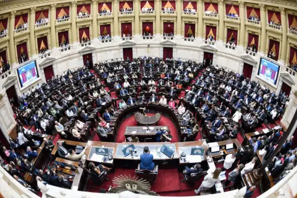 El oficialismo blinda a Adorni en el Congreso e impone una agenda propia