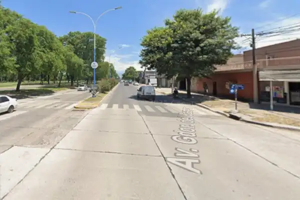 Murió un hombre tras el choque entre una moto y una camioneta en avenida Gobernador del Campo