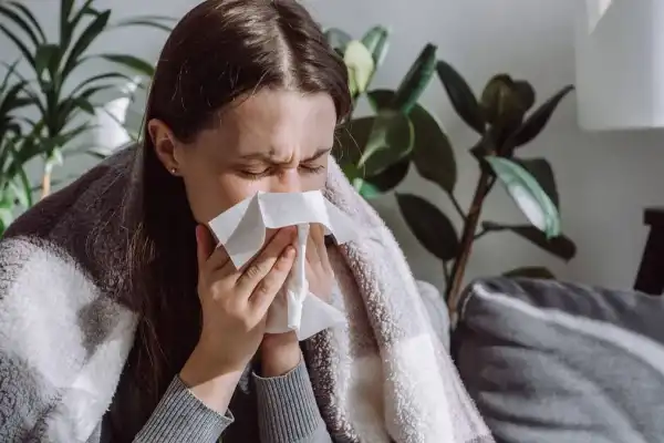 Frío y enfermedades respiratorias: qué síntomas debés atender según el doctor López Rosetti