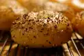 Cómo hacer pan con solo dos ingredientes: receta fácil, saludable y alta en proteínas