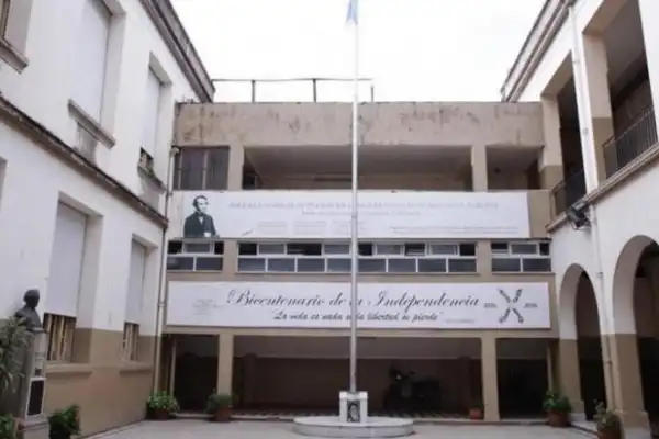 El Ministerio de Educación acordó realizar una reconversión “participativa” con los estudiantes de la Escuela Normal