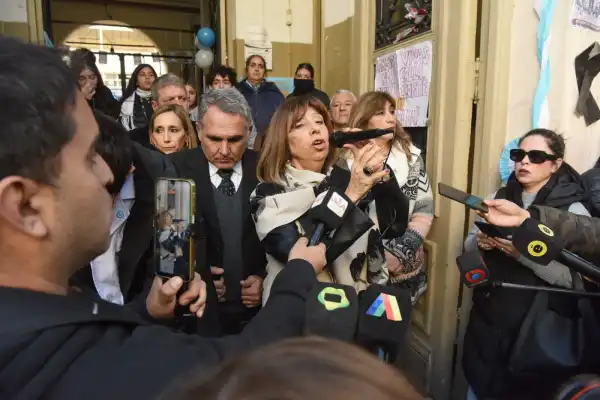 Mentirosa: los alumnos de la escuela Normal cuestionaron la explicación de Susana Montaldo