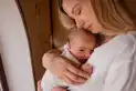 4G y maternidad: qué tienen que ver los celulares con la caída de la natalidad