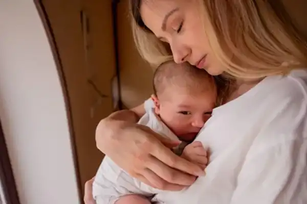 4G y maternidad: qué tienen que ver los celulares con la caída de la natalidad