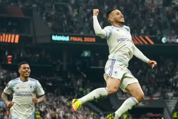 Con Buendía y Dibu Martínez como figuras, Aston Villa goleó al Friburgo y conquistó la Europa League