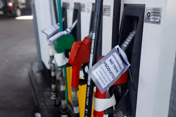 Guía para ahorrar hasta $25.000 al mes en nafta: los mejores descuentos en combustibles