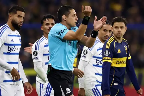 Salieron a la luz los audios del VAR de Boca-Cruzeiro y crece la polémica por el gol anulado