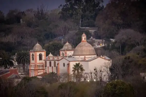 El pueblo argentino que es considerado un museo a cielo abierto y es uno de los más lindos del mundo