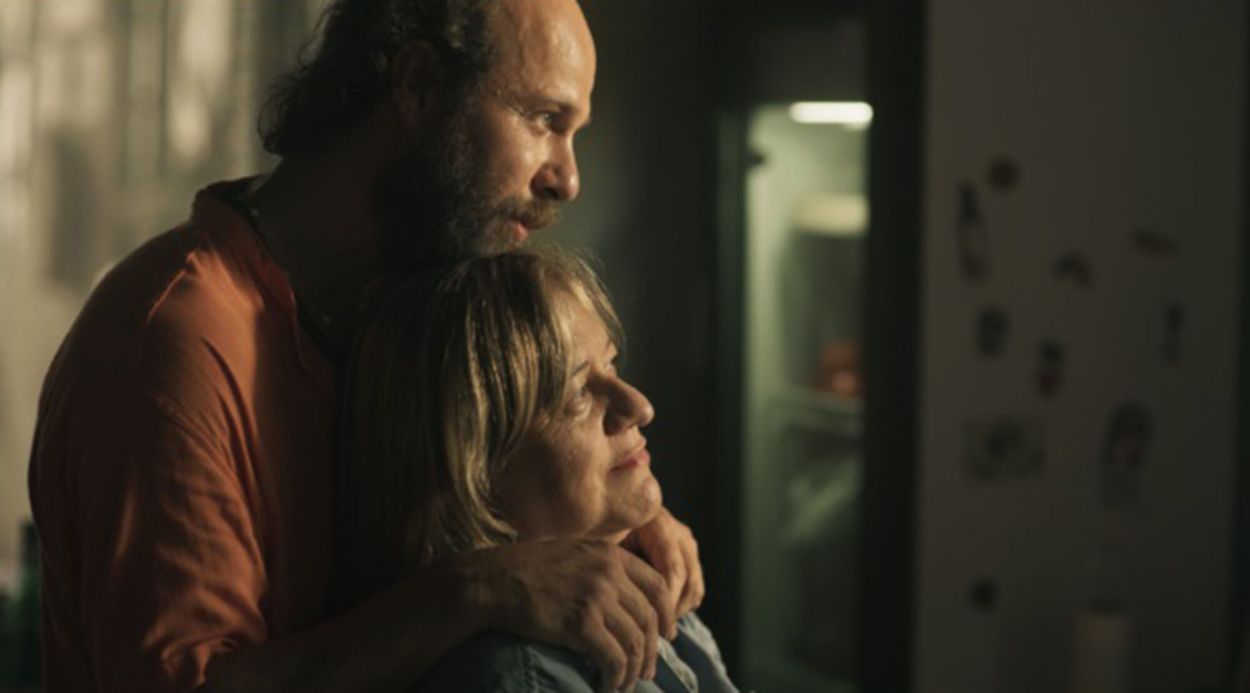 CERCANOS. “Beto” (Daniel Elías) y “Clara” (Liliana Juárez) en una de las escenas de “Tafí Viejo”, la serie.