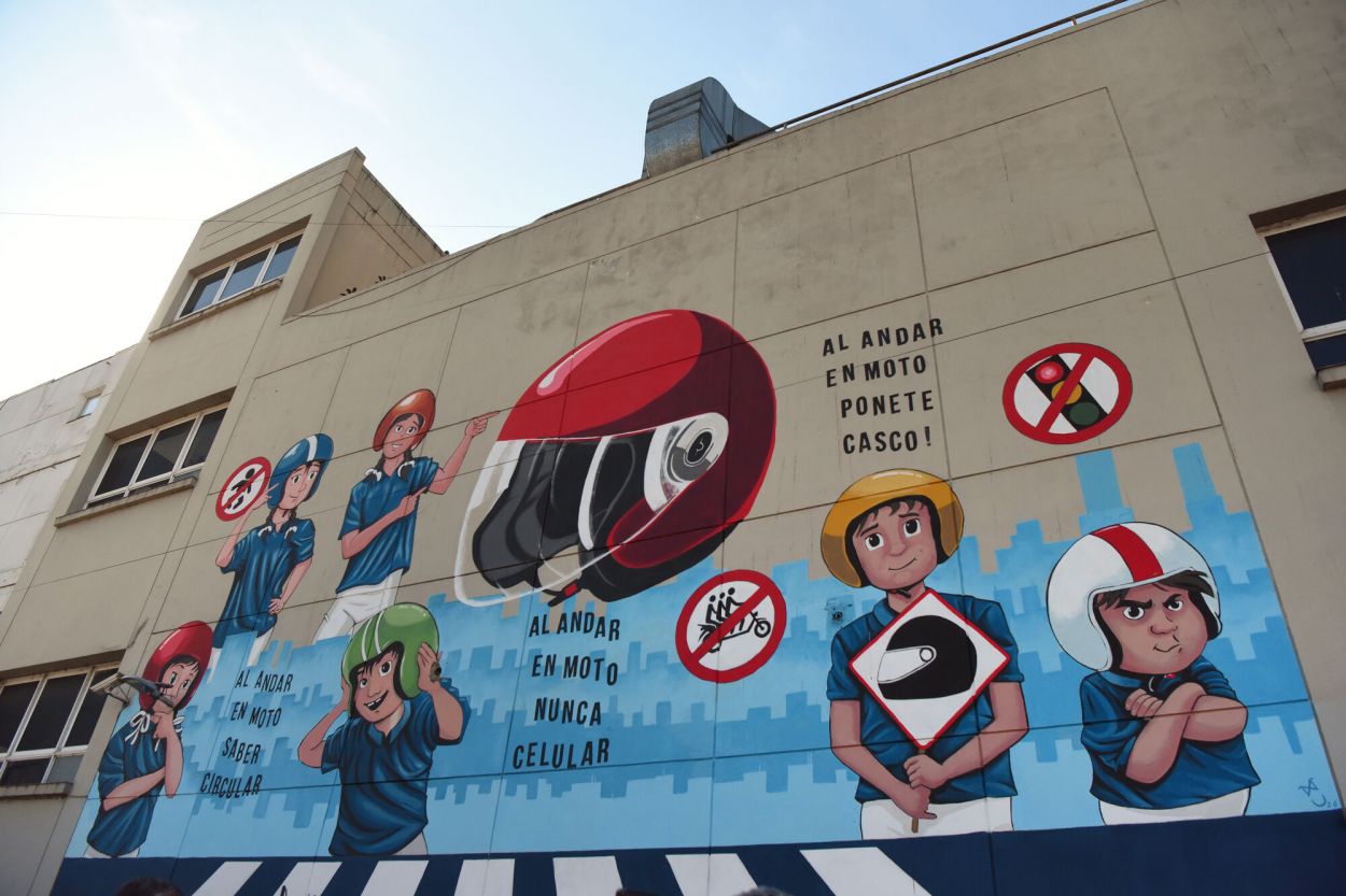 MENSAJE. El mural ilustra una de las paredes del hospital de Niños.