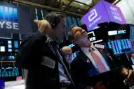 Las acciones argentinas extienden ganancias en Wall Street, pero el riesgo país escala a 534 puntos