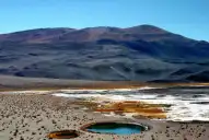 Las lagunas de colores más extrañas de alta montaña están en el norte argentino